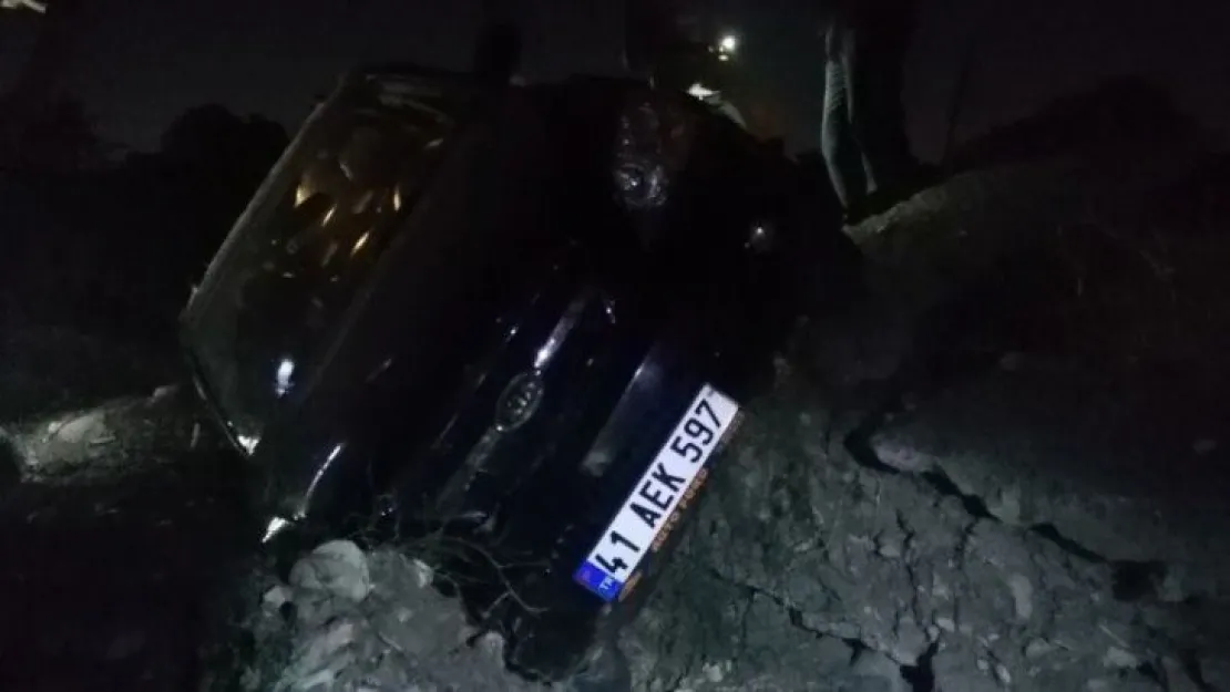 Araç su kanalına devrildi!
