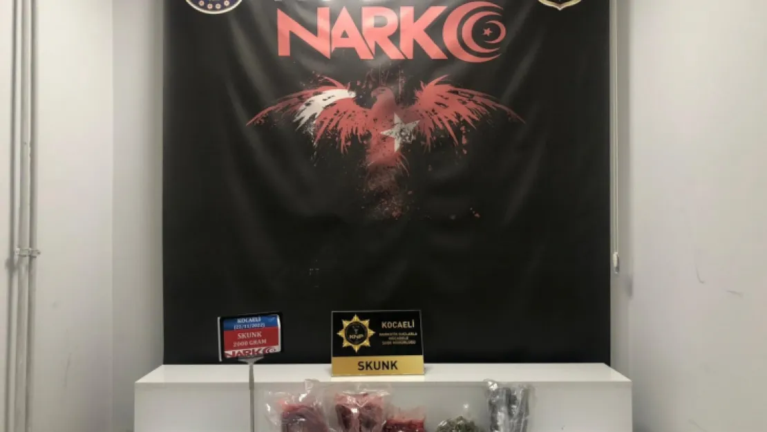 2 kilo uyuşturucuyu narkotik köpeği buldu