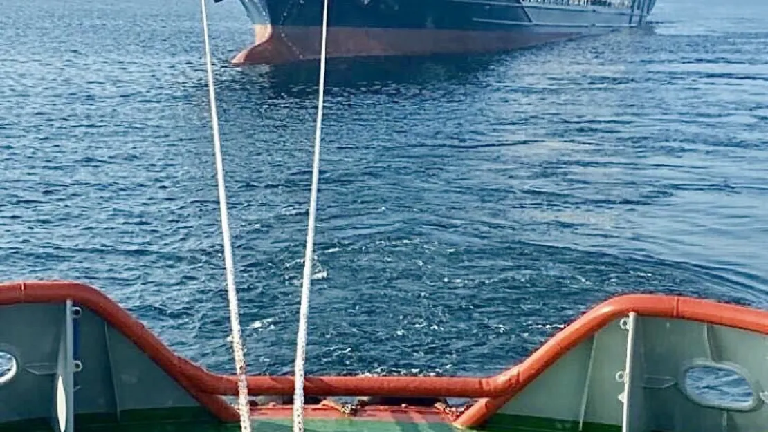 Arızalanan tankeri ekipler kurtardı
