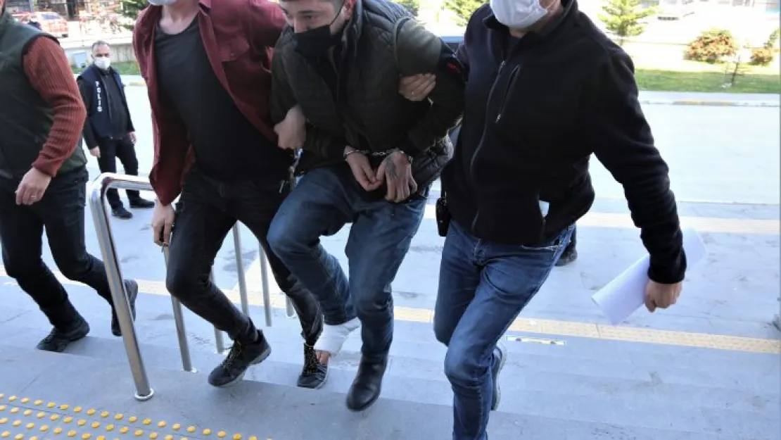 Arkadaşı, kız kardeşini sosyal medyadan takip edince cinayet işledi