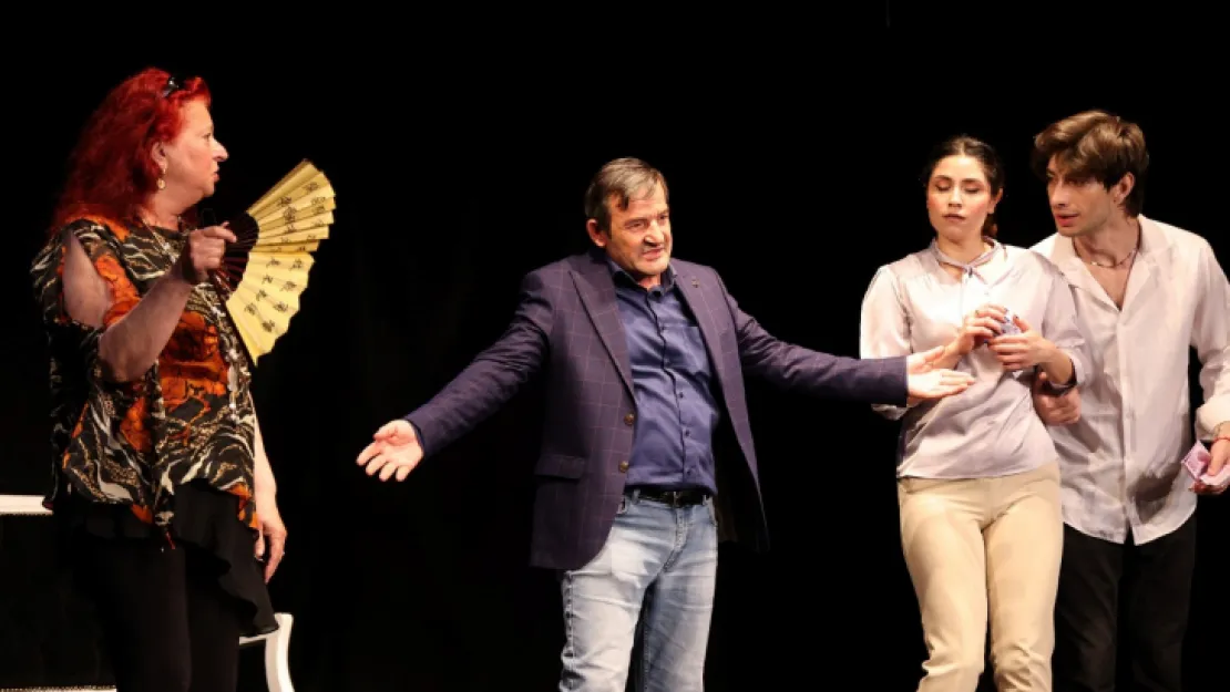 Aşk Her Zaman Güzeldir sahne aldı
