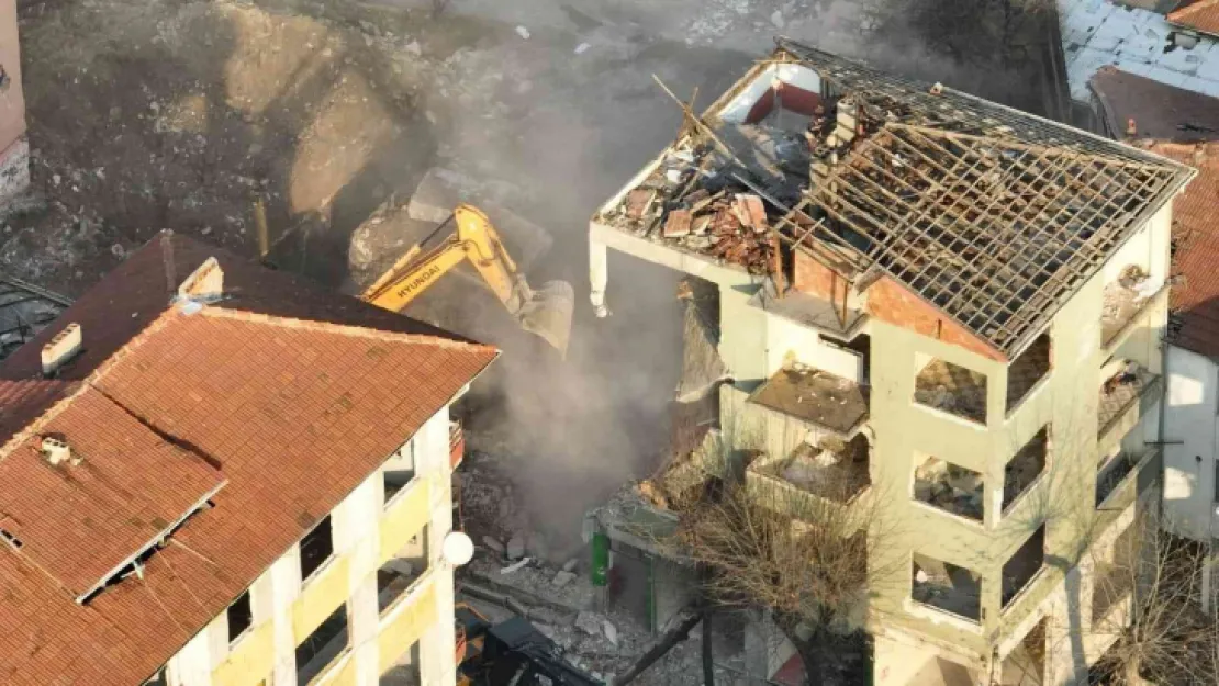 Asrın felaketinde kalan izler siliniyor