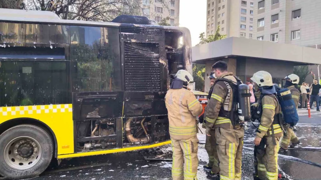 Ataşehir'de İETT otobüsü alev alev yandı, faciadan dönüldü