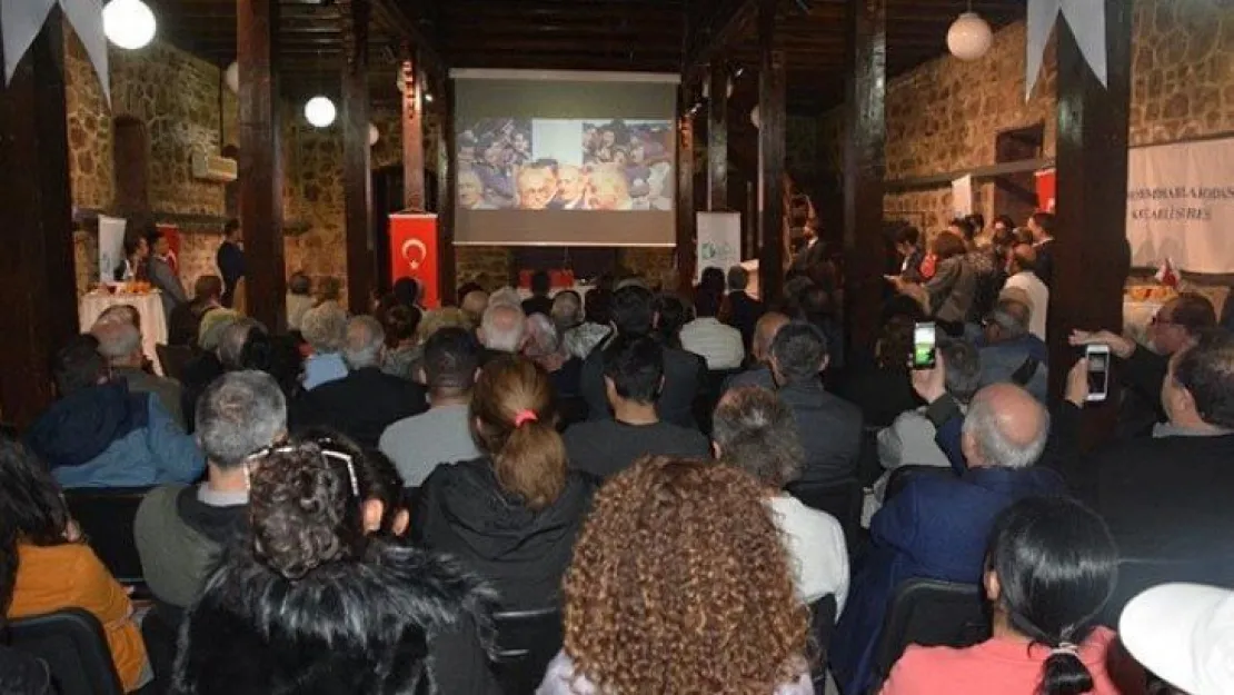 Atatürk Belgeseline İzmitliler'den yoğun ilgi