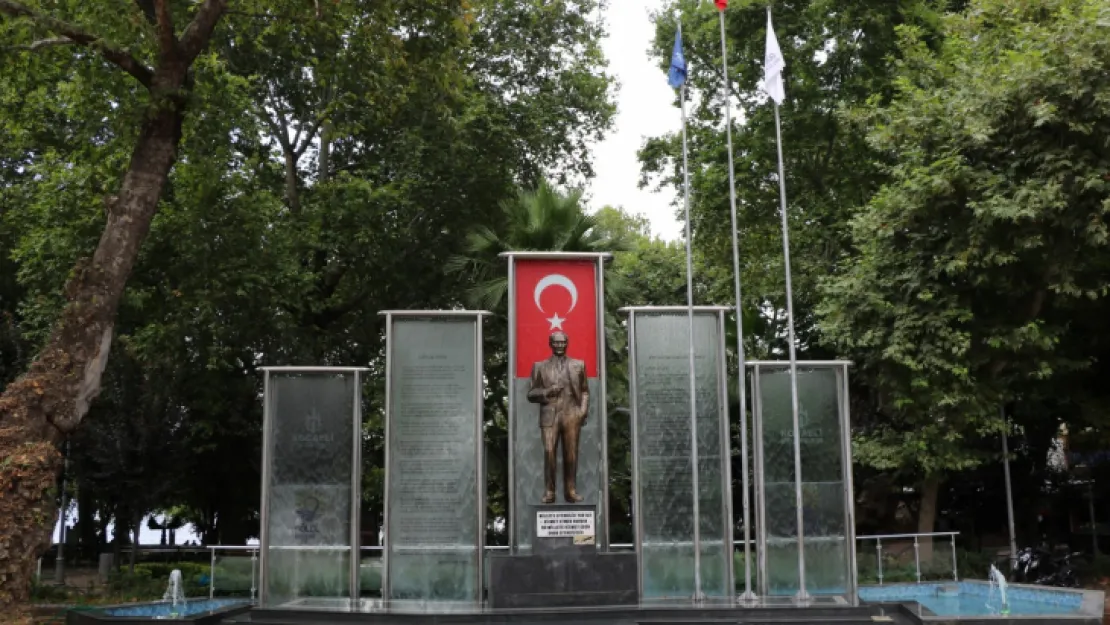 Atatürk heykelinin bakımı tamamlandı