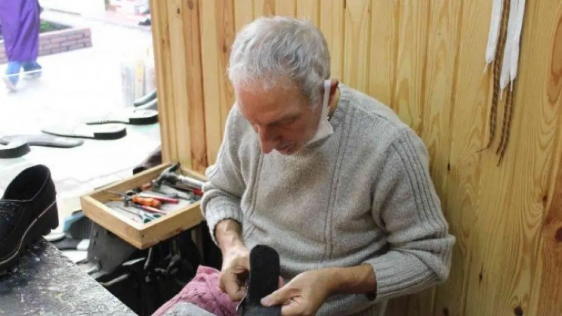 Ayakkabı tamircisinde unutulan eşyalar ihtiyaç sahiplerine veriliyor