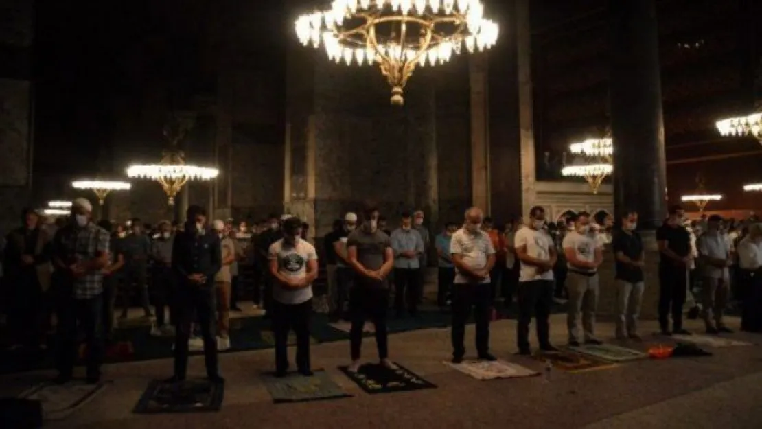 Ayasofya'da ilk sabah namazı