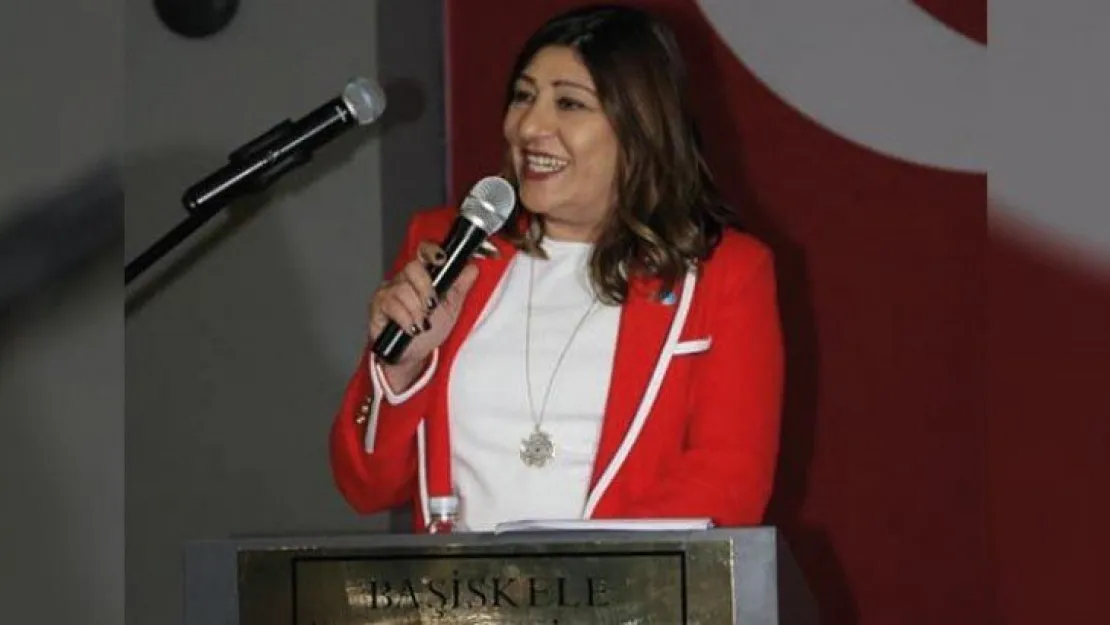 Ayşe Rüzgar peşini bırakmıyor