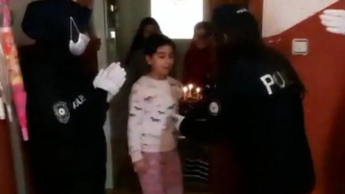 Ayşen Elif istedi polisler yerine getirdi 
