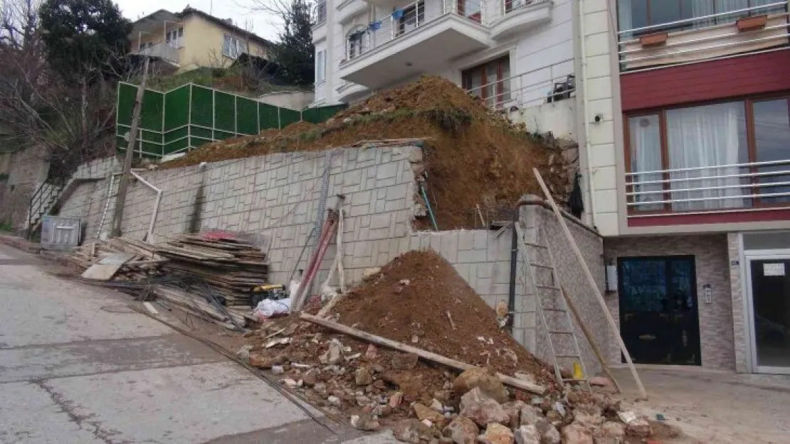 Bahçe duvarından düşen işçi yaralandı