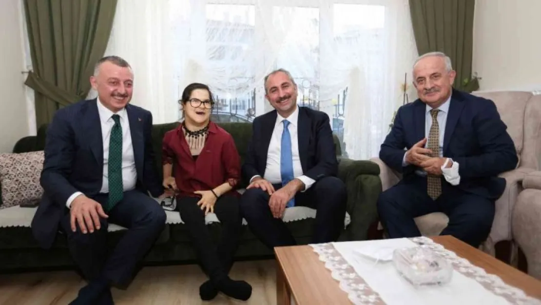 Bakan Gül, Gülşah'ın evine konuk oldu