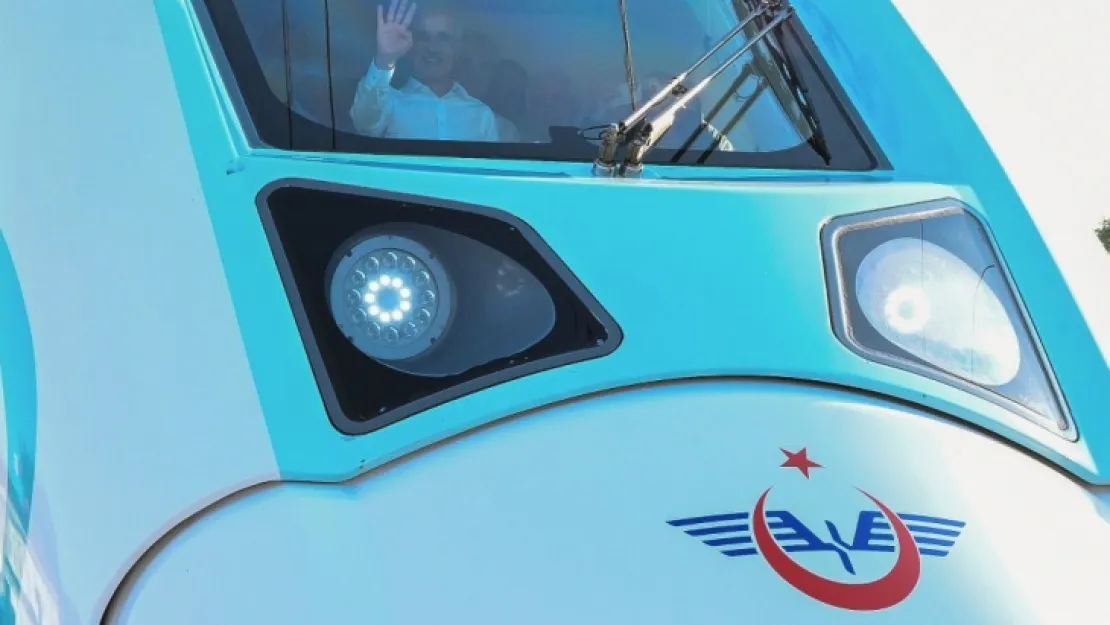 Bakan Uraloğlu, Milli Elektrikli Tren'i test etti
