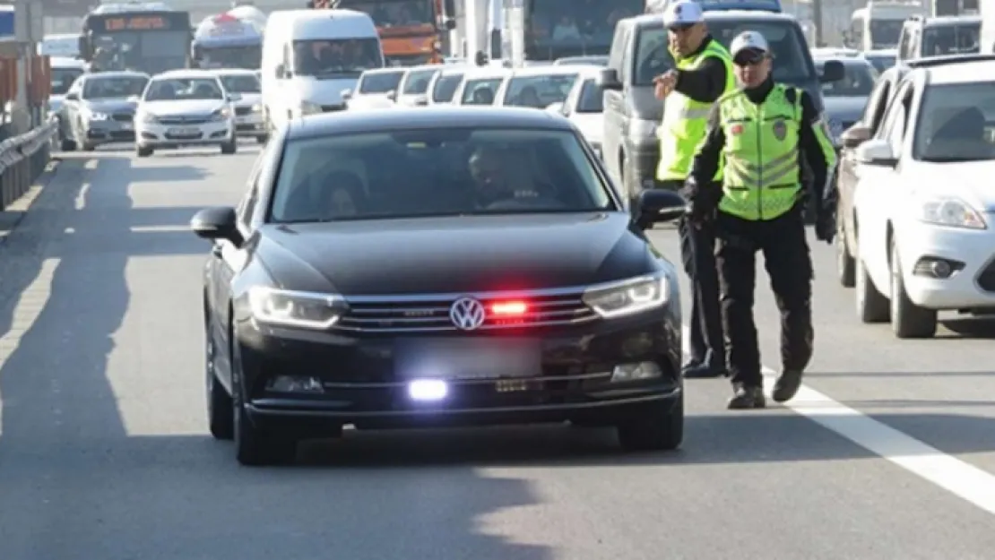 Bakanlıktan 'çakarlı araç' genelgesi
