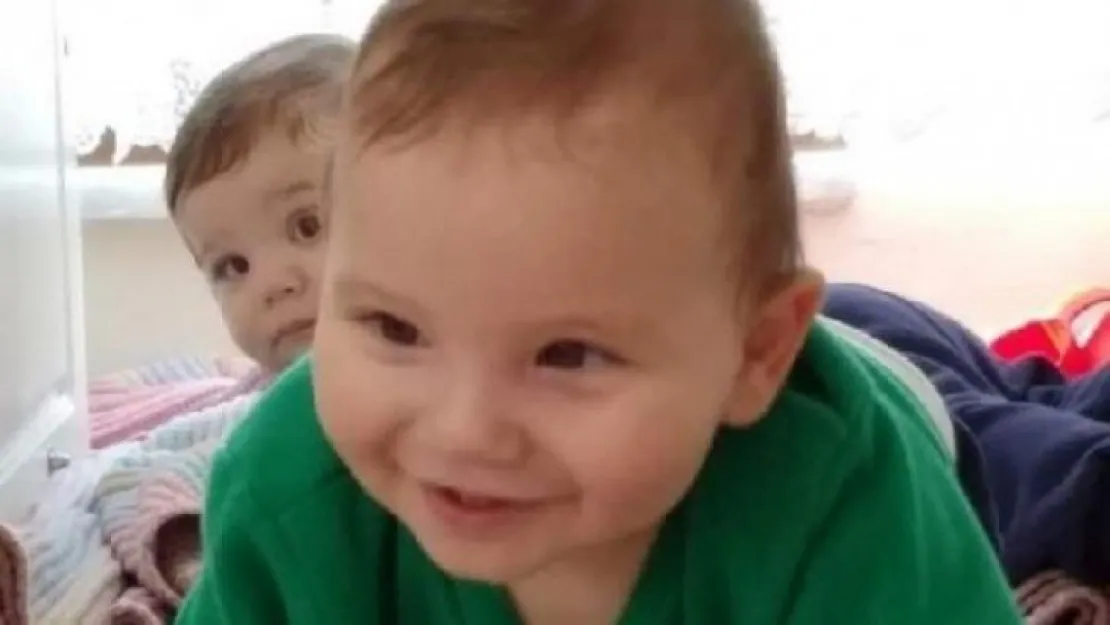 Balkondan düşen 2 yaşındaki  Hamza, yaşam savaşını kaybetti!