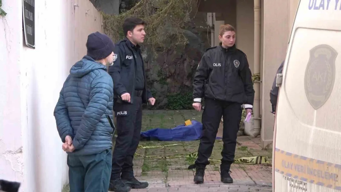 Balkondan düşen yaşlı adamdan acı haber