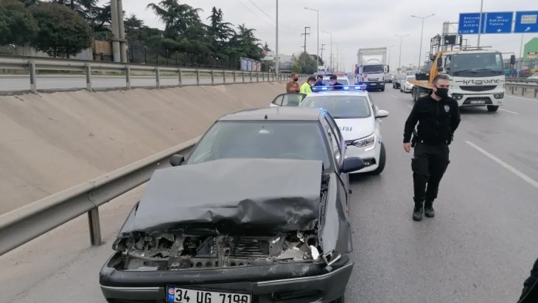 Bariyere çarpan otomobildeki çocuk yaralandı