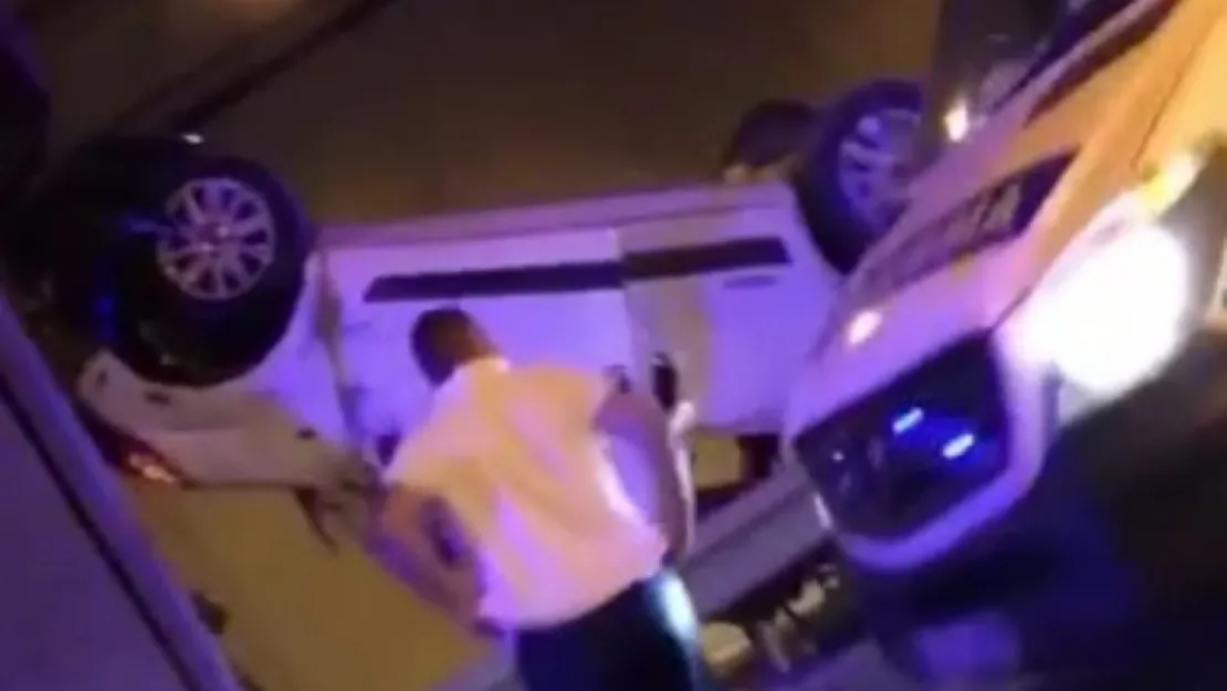 Bariyerlere çarpan araç takla attı: 4 yaralı