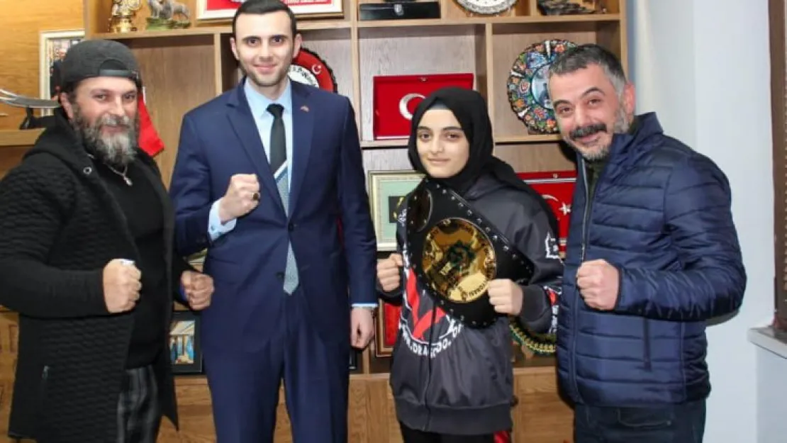 Başarılı sporcu MHP'ye üye oldu!