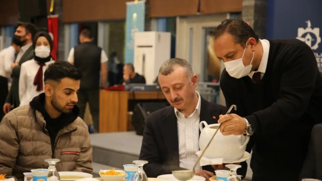 Başkan Büyükakın, yetim çocuklar ve yakınlarıyla iftarda buluştu