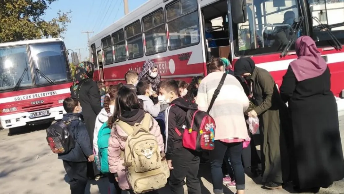 Başkan Sezer'den öğrencilere ulaşım desteği