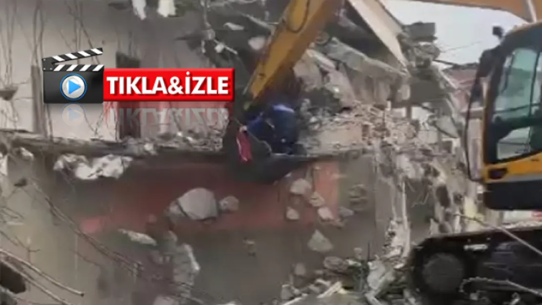 Bayrak hassasiyeti yıkımı durdurdu