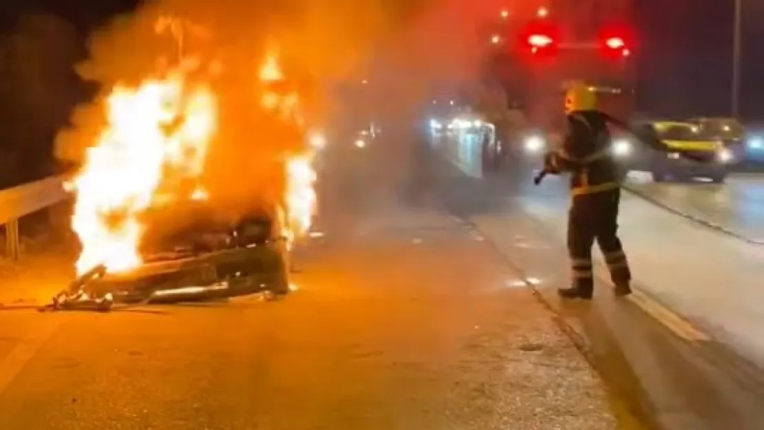 Bayram dönüşü otomobil alev alev yandı