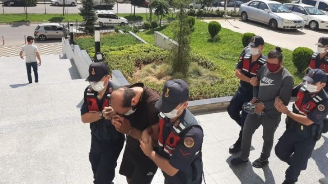 Baz istasyonlarından akü çaldılar
