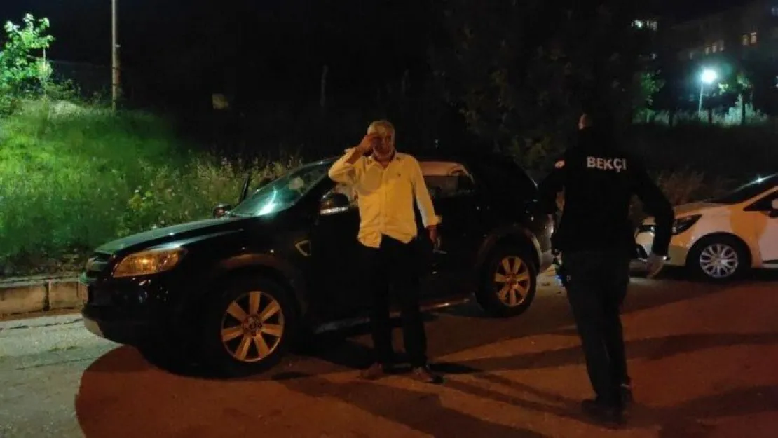 Bekçilerden kaçarken, kendisini yakalayan sürücüye sitem etti