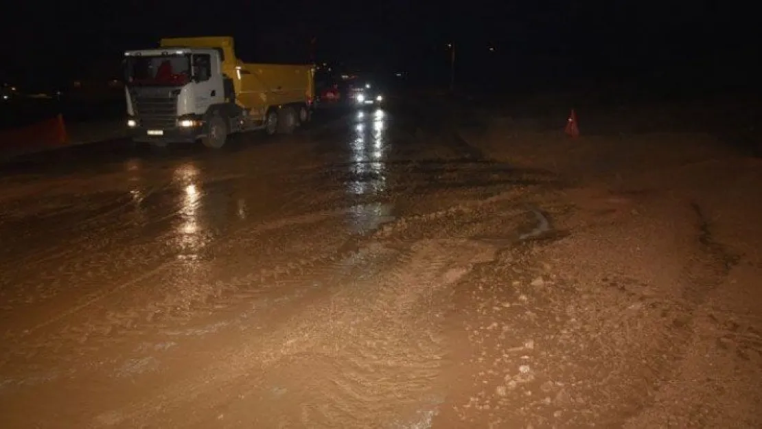 Belediyeden toprak kaymasına müdahale