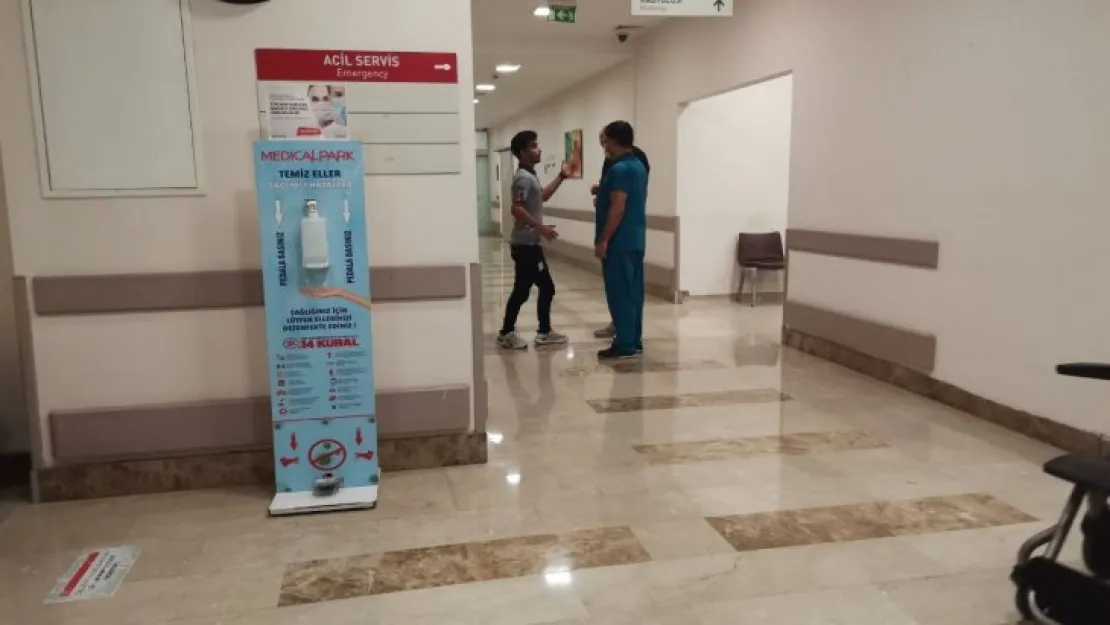 Beyaz kod verdiler diye, sağlık görevlilerini azarladı