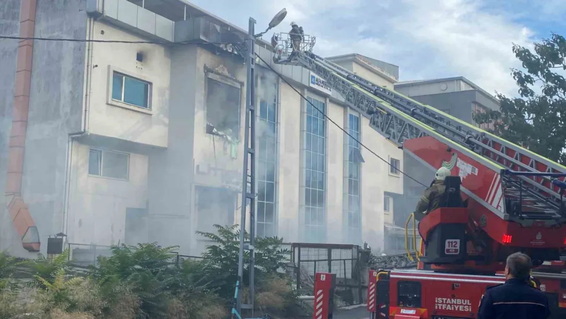 Beylikdüzü'nde medikal malzeme üretimi yapan atölyede yangın