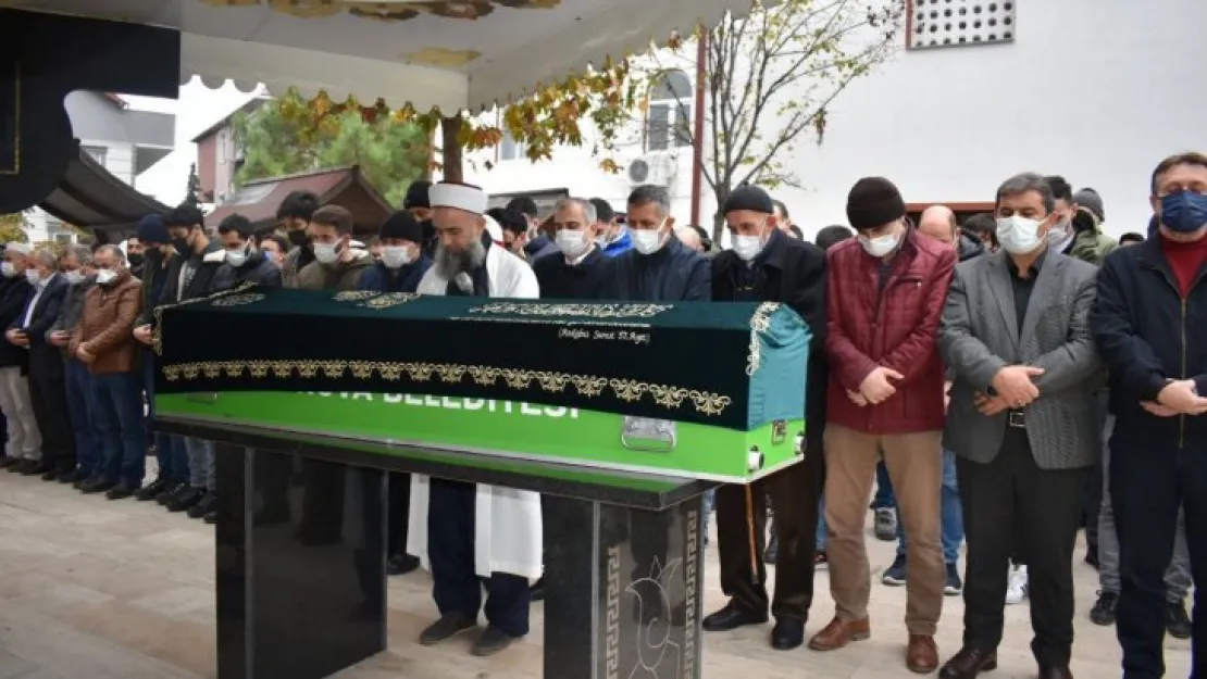 Bıçaklı kavgada hayatını kaybeden genç son yolculuğuna uğurlandı