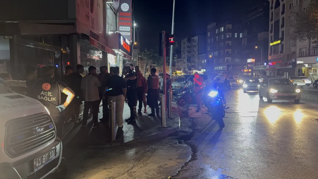 Bıçaklı kavgada yaralayan ve yaralı olay yerinden kaçtı