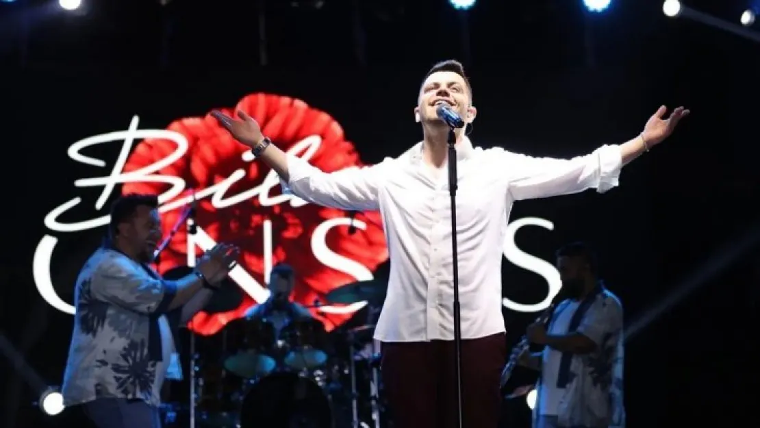 Bilal Sonses, sevilen şarkılarını Gebzeliler için seslendirdi