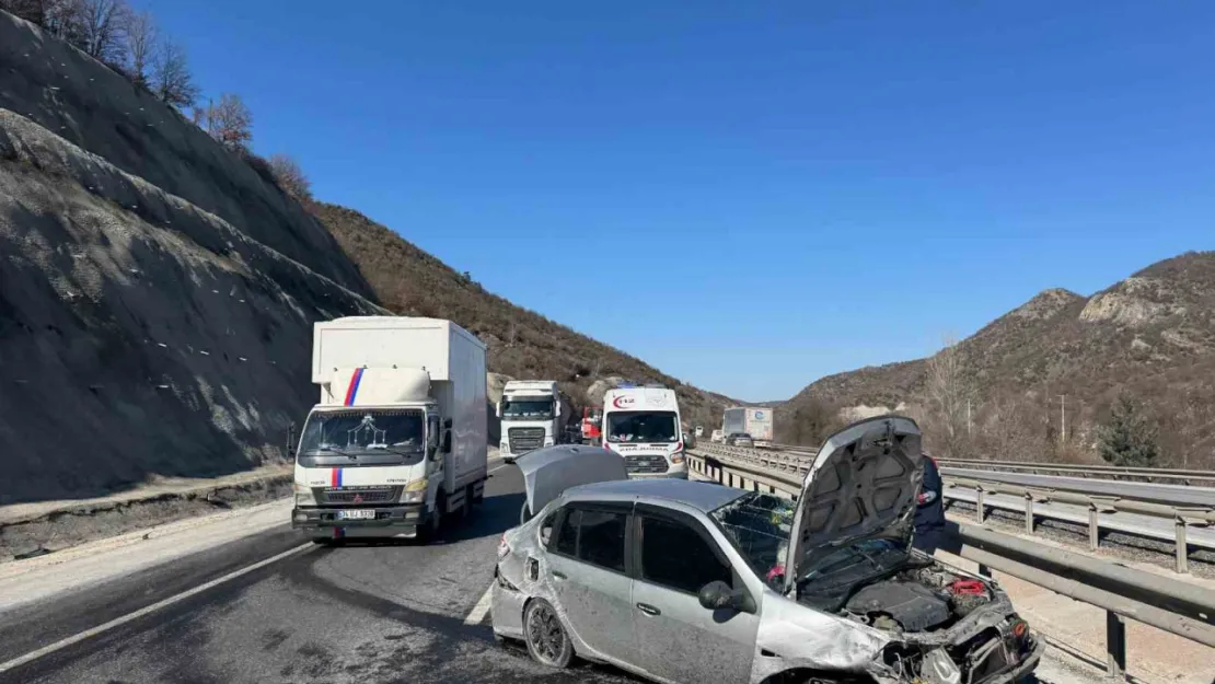 Bilecik'te trafik kazası, 3 yaralı