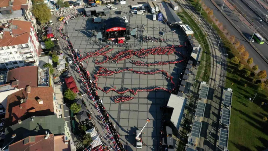 Bin 380 kişi aynı anda zeybek oynadı