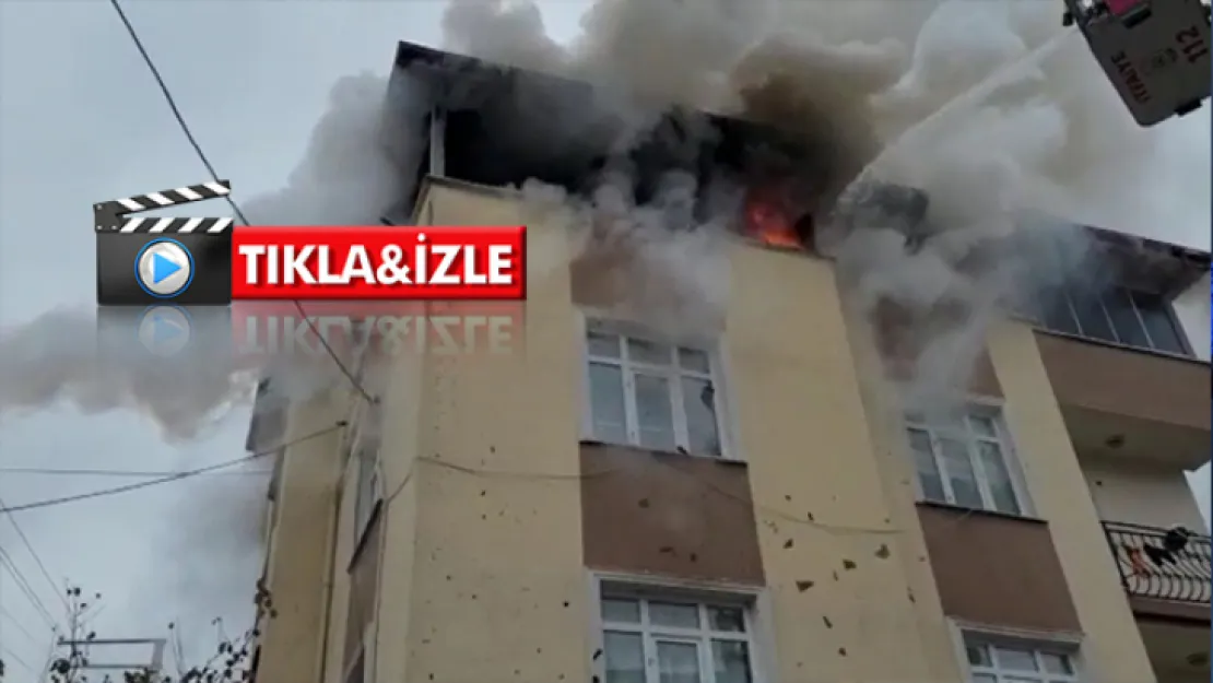 Binanın çatı katı alevlere teslim oldu