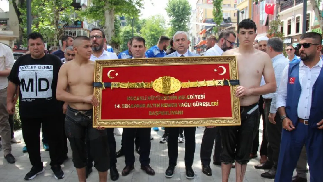 Bine yakın güreşçi altın kemer için ter dökecek
