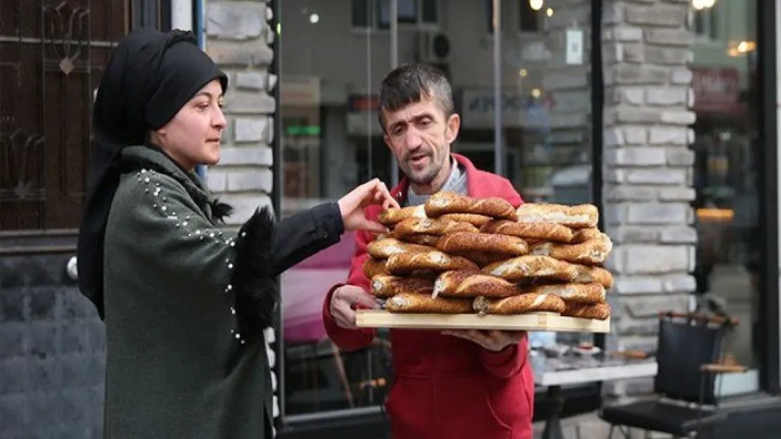 Bir günlük gelirini Van'daki depremzedelere yolladı