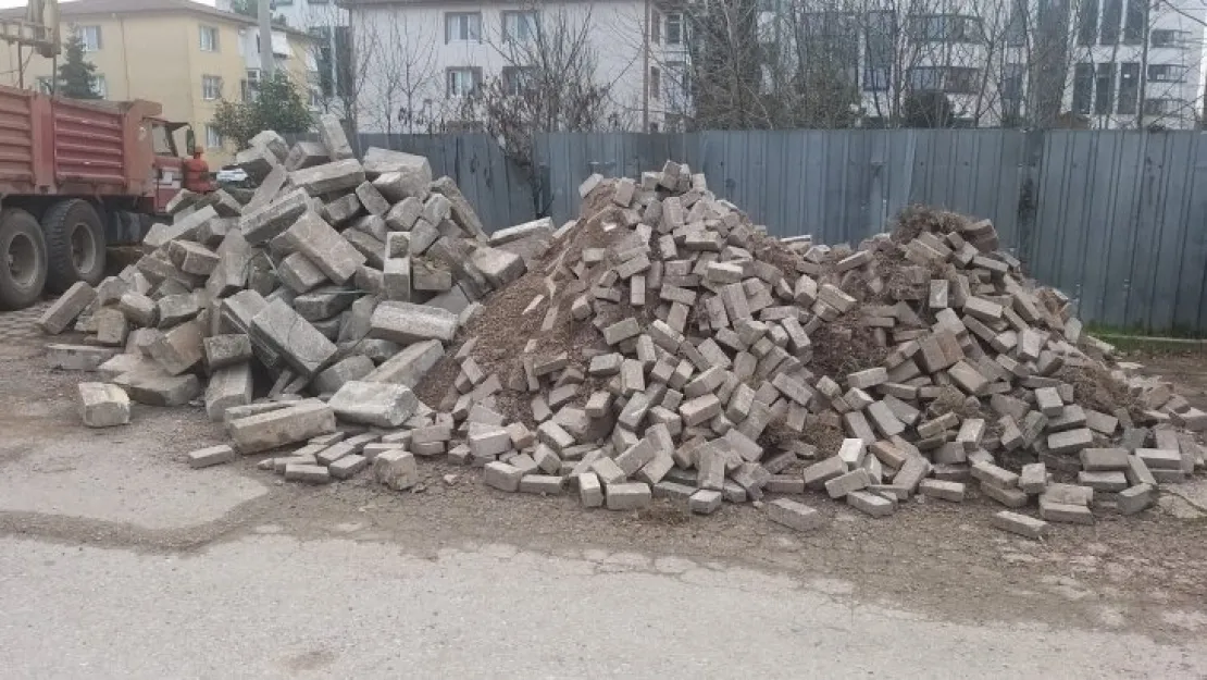 Bitmeyen çalışma vatandaşları isyan ettirdi