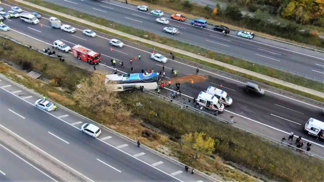 TEM'de feci kaza: 3 ölü, 16 yaralı