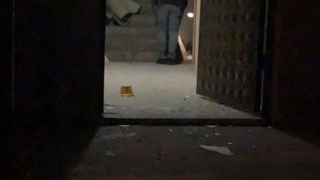 Boş eve kurşun yağdırıp kaçtılar