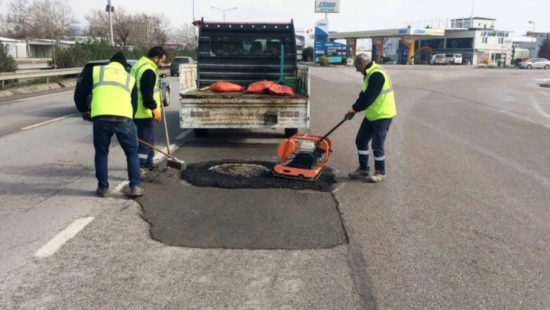 Bozulan yollar yenileniyor