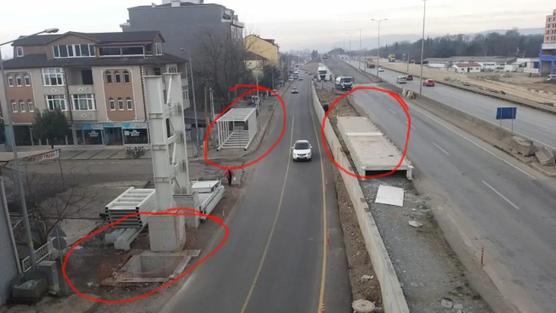 Bu cadde aylardır bu şekilde!