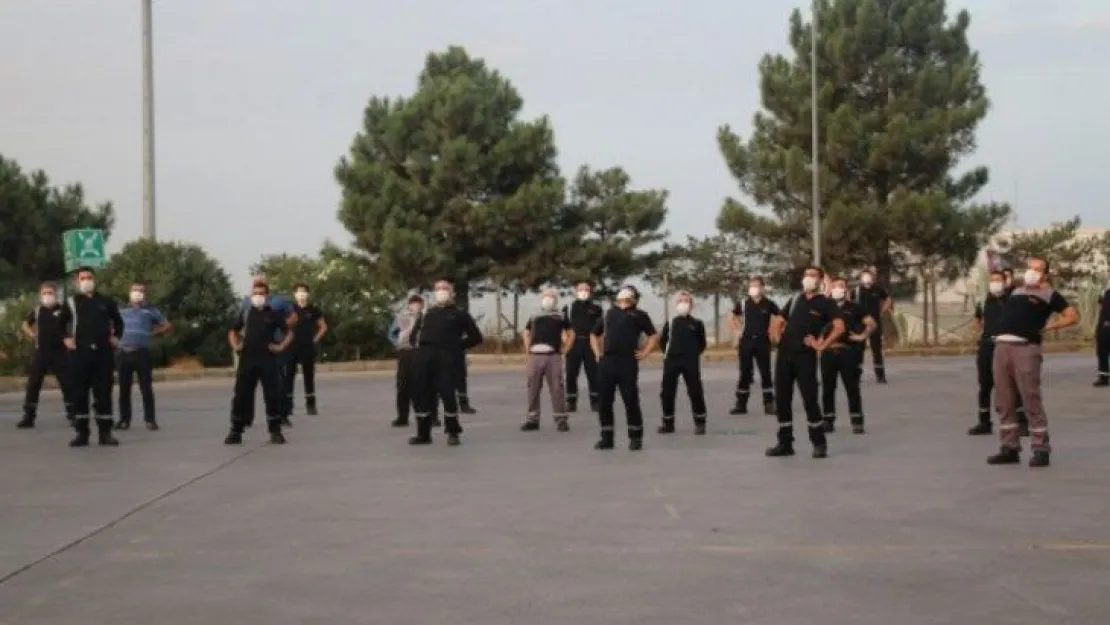 Bu fabrikanın çalışanları spor yapmadan işinin başına geçemiyor