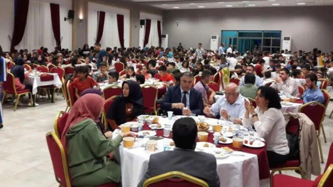 Bu iftar yalnızca çocuklara verildi