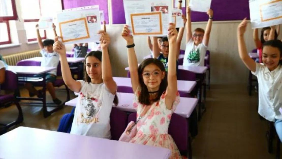 Milyonlarca öğrenci bugün karne alacak!