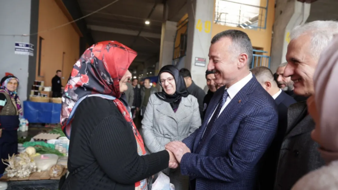 Büyükakın, Perşembe Pazarı'nı dolaştı