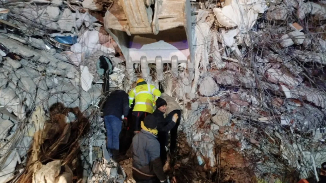 Büyükşehir, 32 kişiyi sağ olarak çıkardı