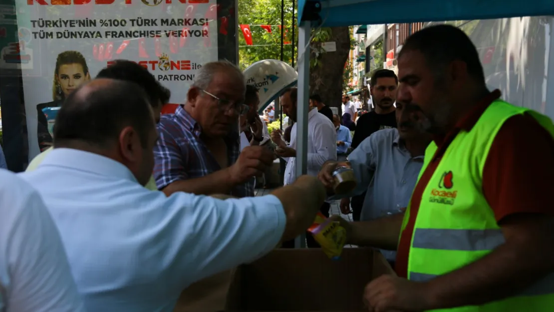 Büyükşehir'den binlerce vatandaşa aşure ikramı